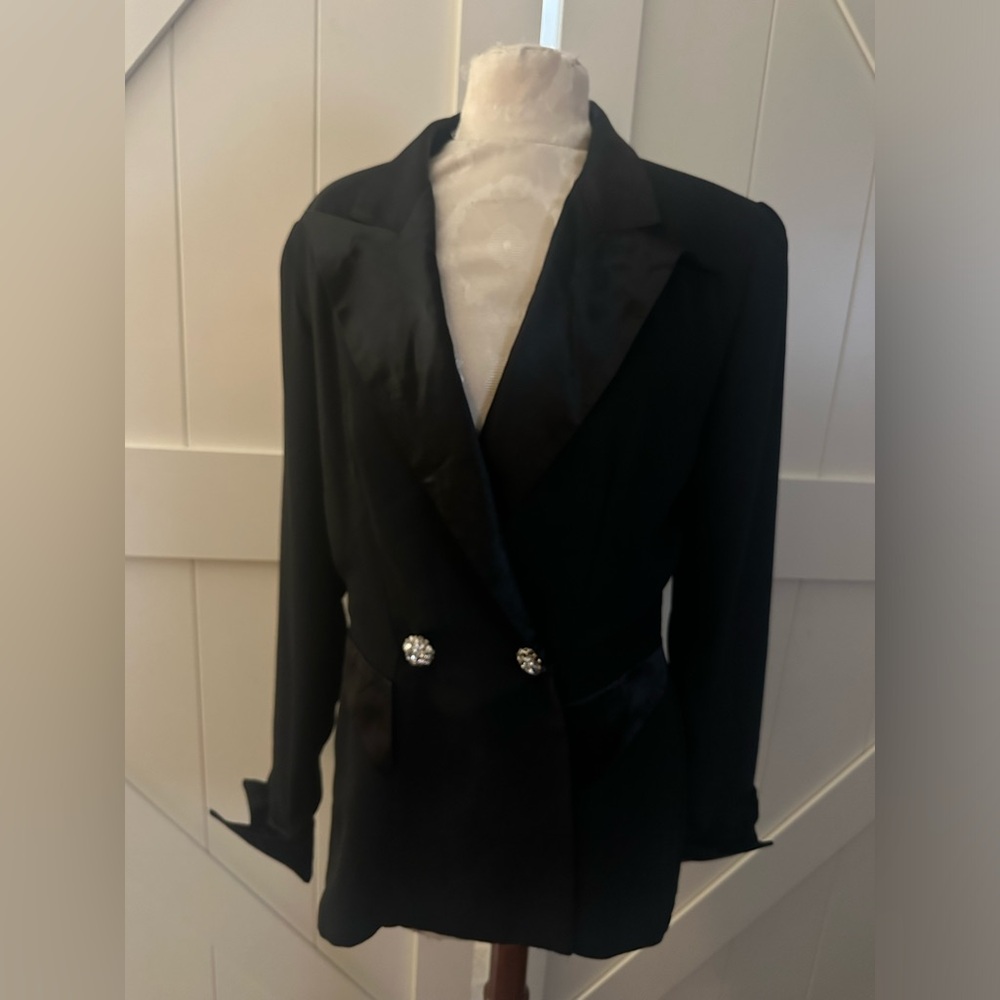 Gorgeous size 10 cachet blazer